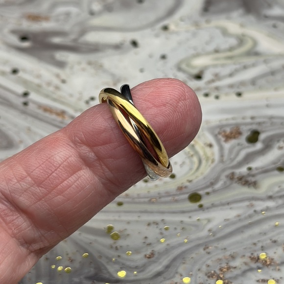 3 intertwined 2mm Ring Bands, Size 5 - Picture 3 of 4